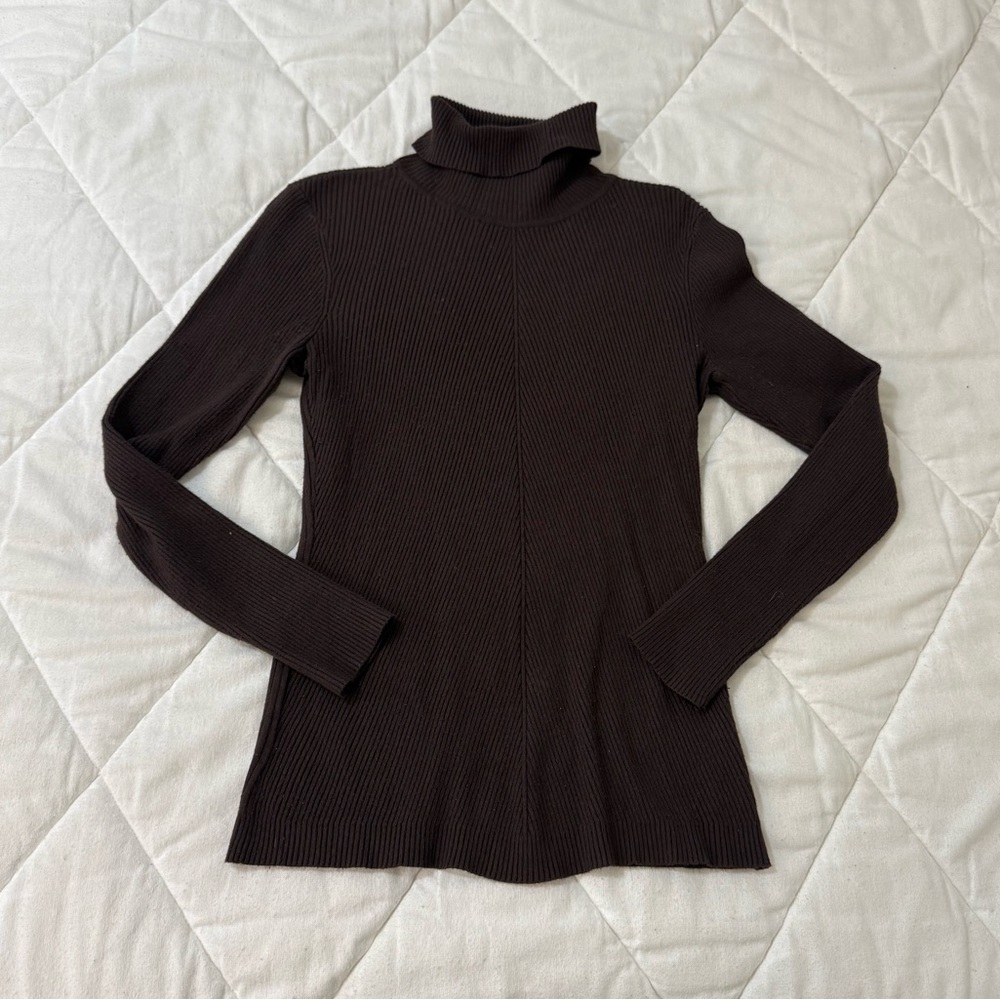 fitted brown ribbed turtleneck